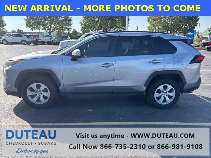 2019 Toyota RAV4 LE photo 1
