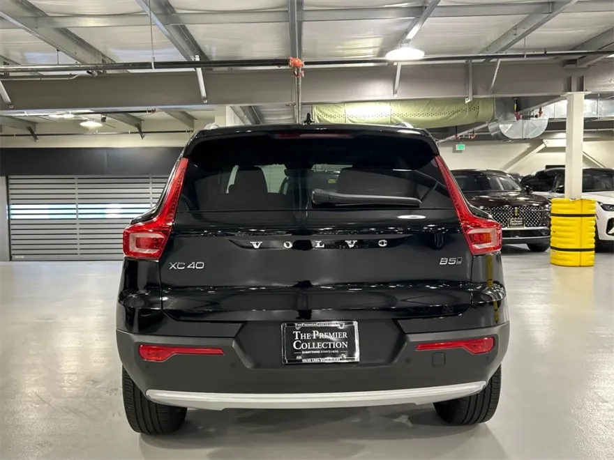 2025 Volvo XC40 Plus photo 1
