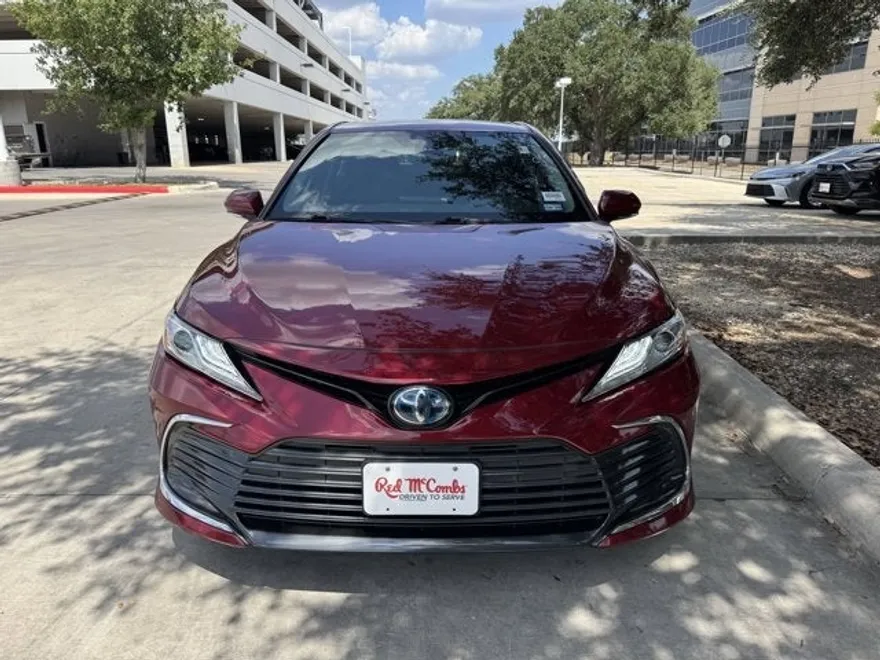 2022 Toyota Camry Hybrid XLE photo 1