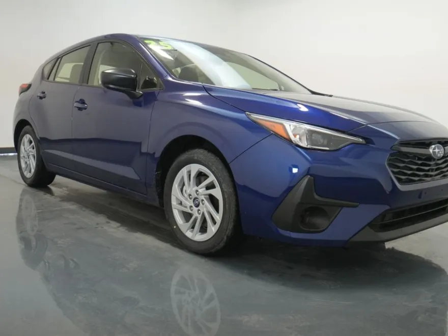 2025 Subaru Impreza Base photo 1