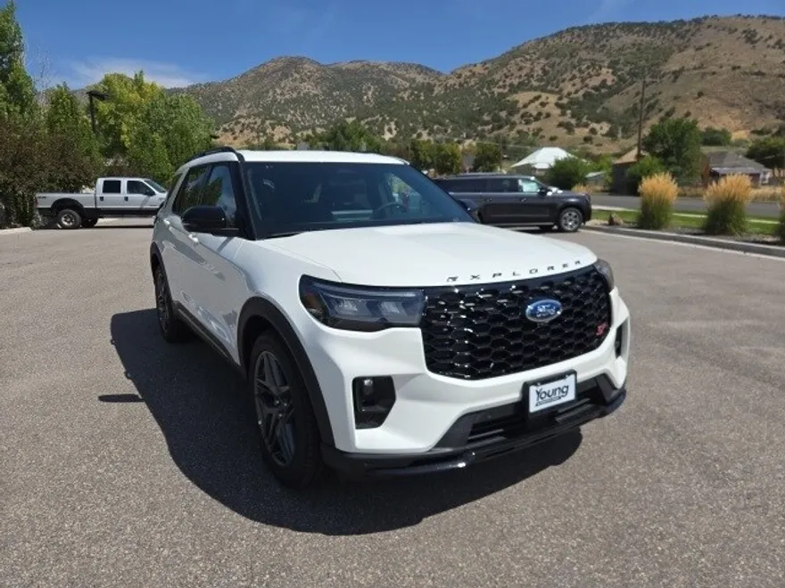 2025 Ford Explorer ST photo 1