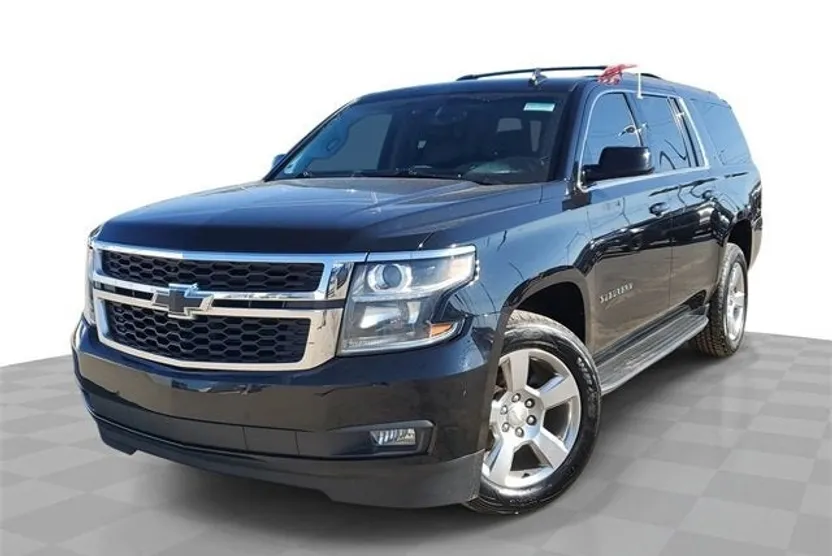 2018 Chevrolet Suburban LT photo 1