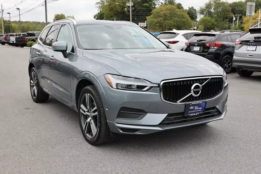 2019 Volvo XC60 T5 Momentum photo 1