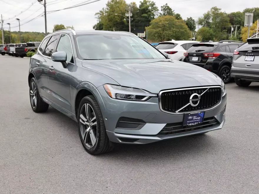 2019 Volvo XC60 T5 Momentum photo 1