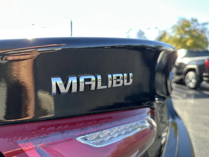 2022 Chevrolet Malibu 1LT photo 1