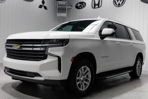 2023 Chevrolet Suburban LT photo 2