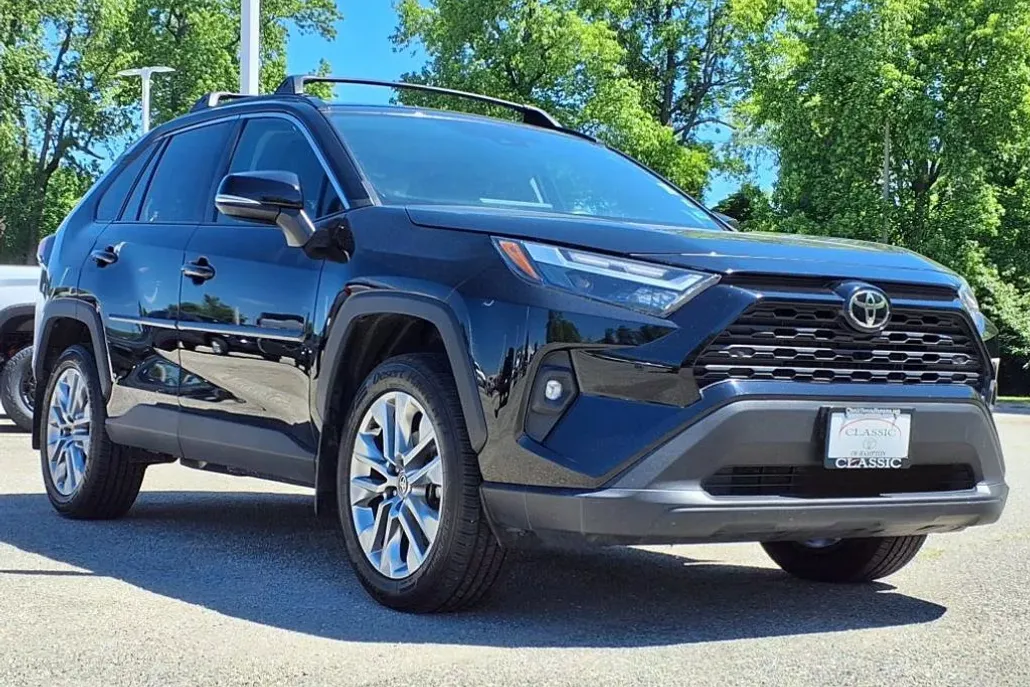 2024 Toyota RAV4 XLE Premium photo 1