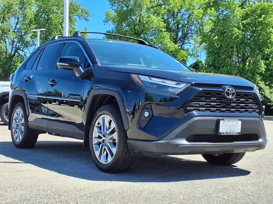 2024 Toyota RAV4 XLE Premium photo 1