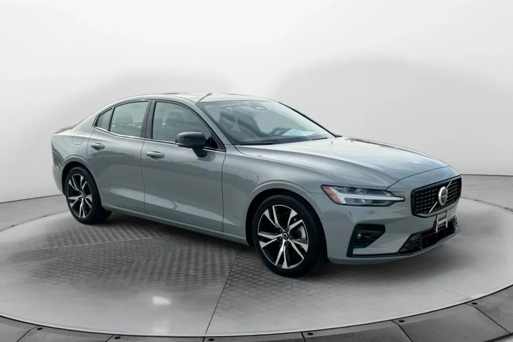 2024 Volvo S60 B5 Plus photo 1