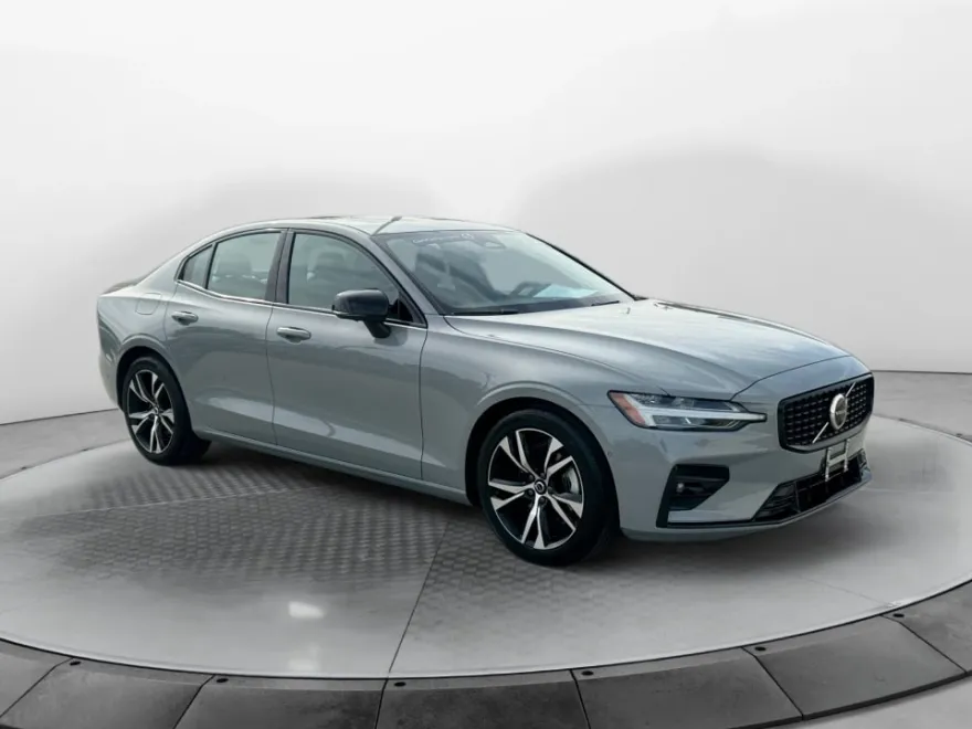 2024 Volvo S60 B5 Plus photo 1