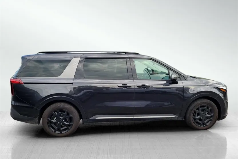 2025 Kia Carnival SX Prestige photo 1