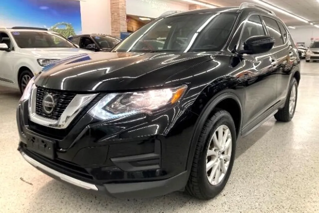 2020 Nissan Rogue SV photo 1