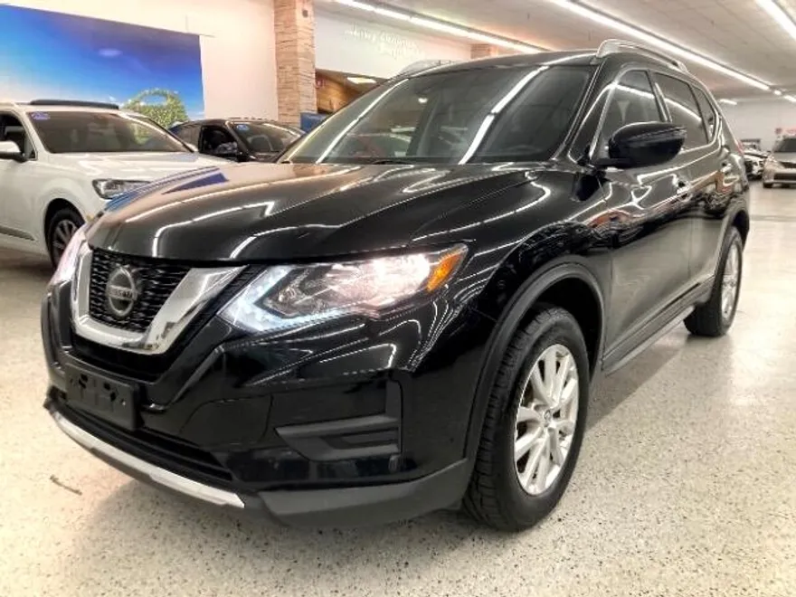 2020 Nissan Rogue SV photo 1
