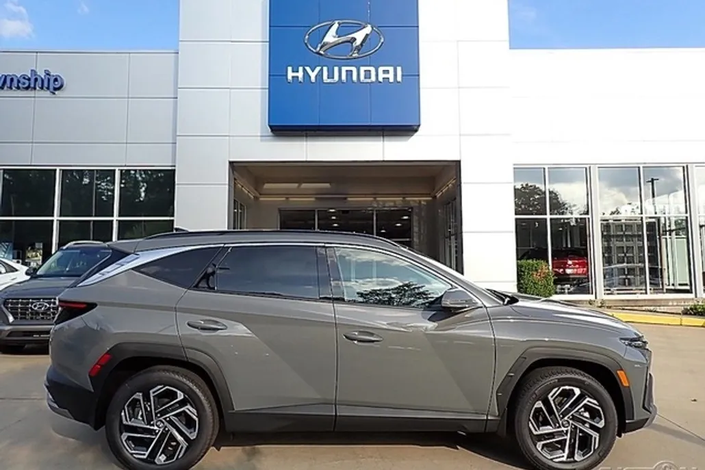 2025 Hyundai Tucson Limited photo 1