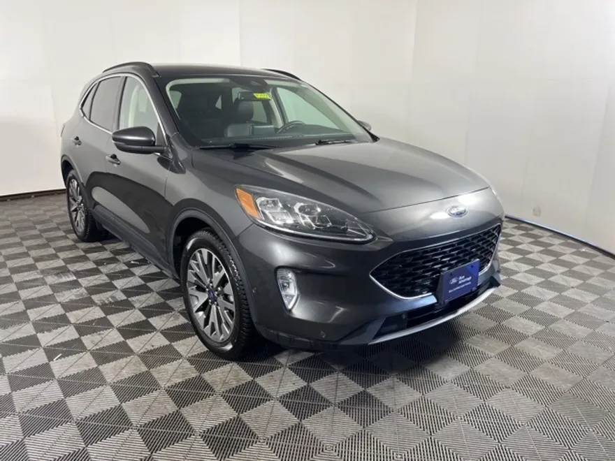 2020 Ford Escape Hybrid Titanium photo 1