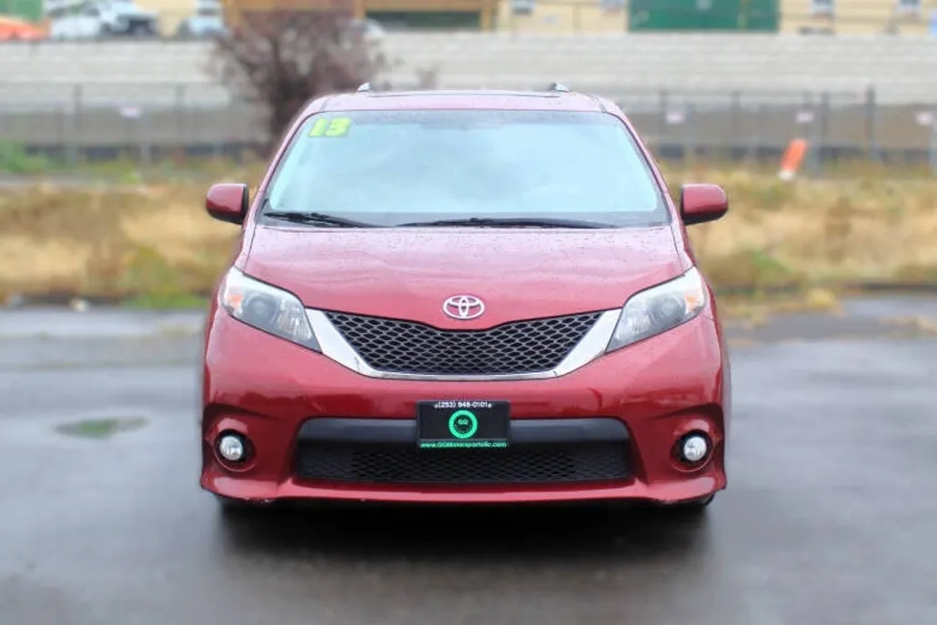 2013 Toyota Sienna photo 1