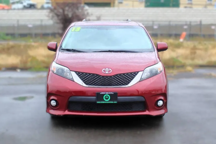 2013 Toyota Sienna photo 1