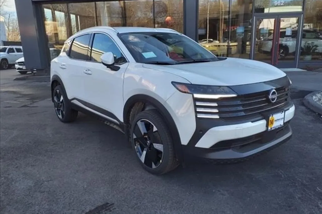 2025 Nissan Kicks SR photo 1