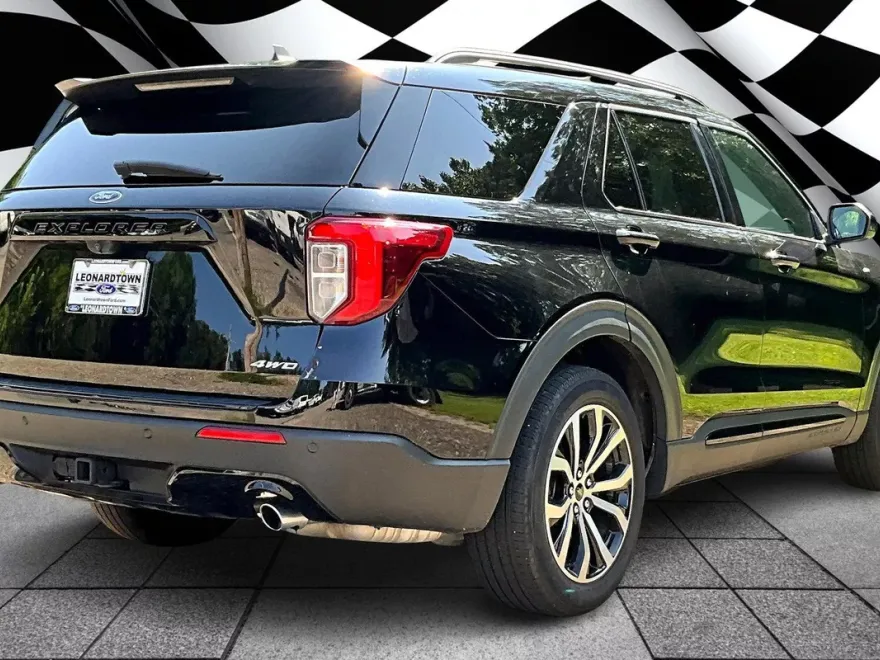 2022 Ford Explorer ST-Line photo 1