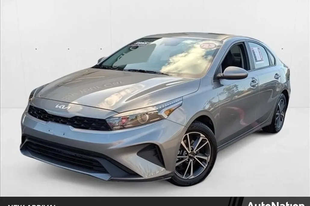 2023 Kia Forte LXS photo 1