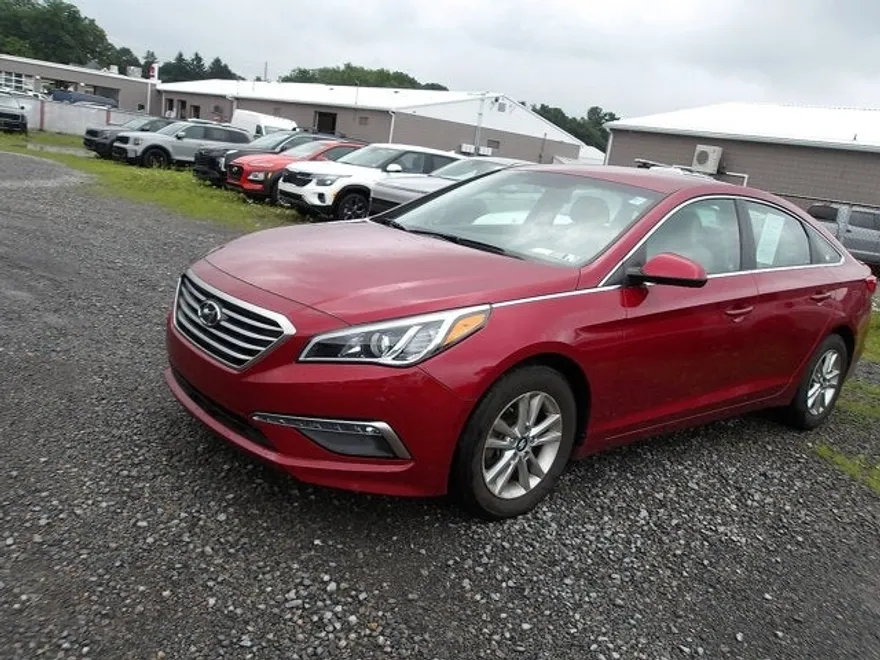 2015 Hyundai Sonata SE photo 1