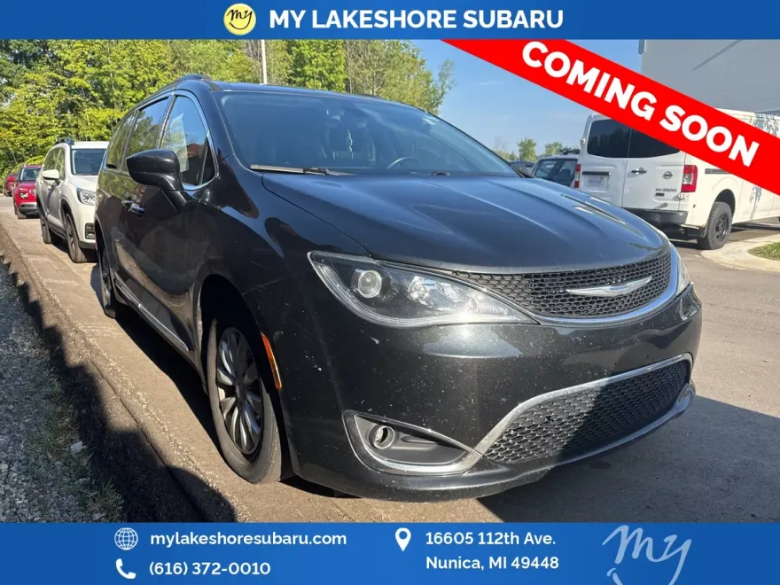 2017 Chrysler Pacifica Touring L photo 1