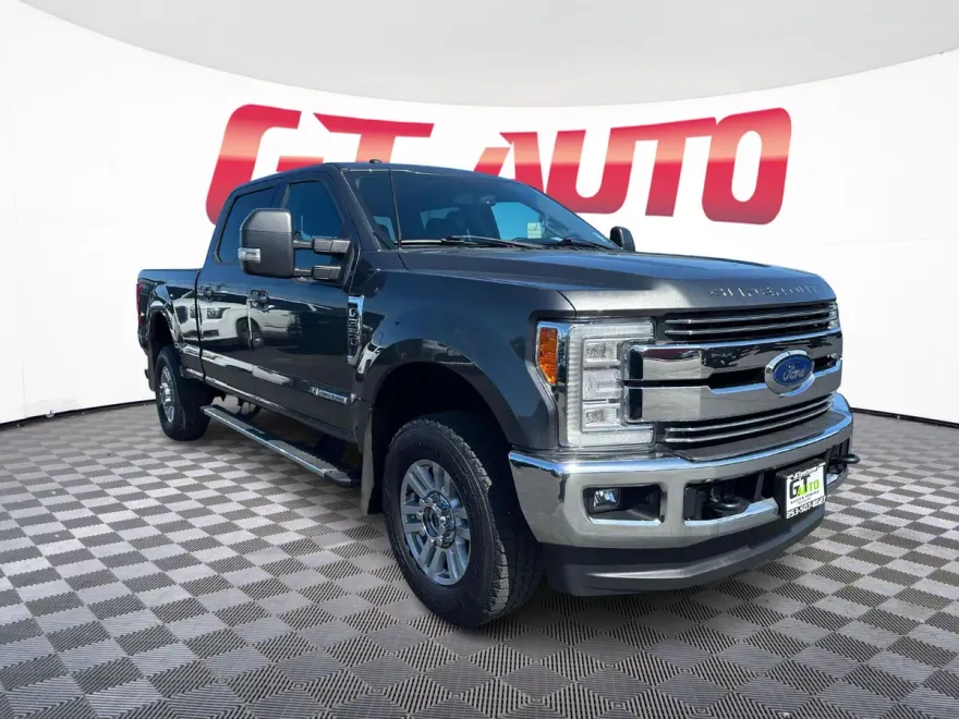 2017 Ford F-350 Lariat photo 1