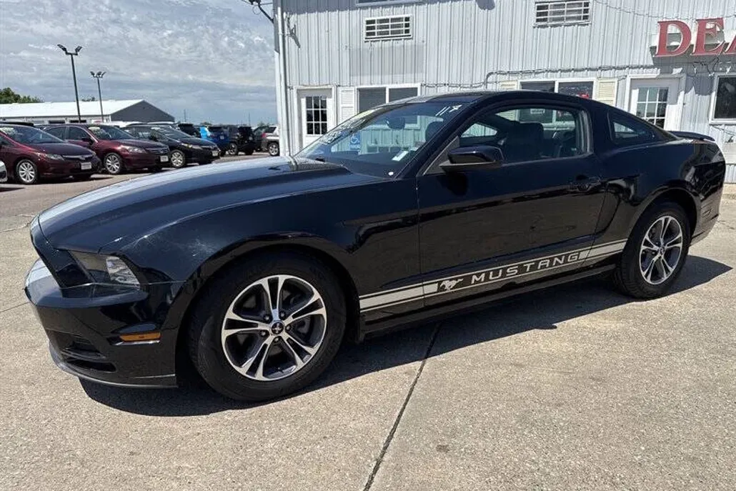 2014 Ford Mustang V6 photo 1