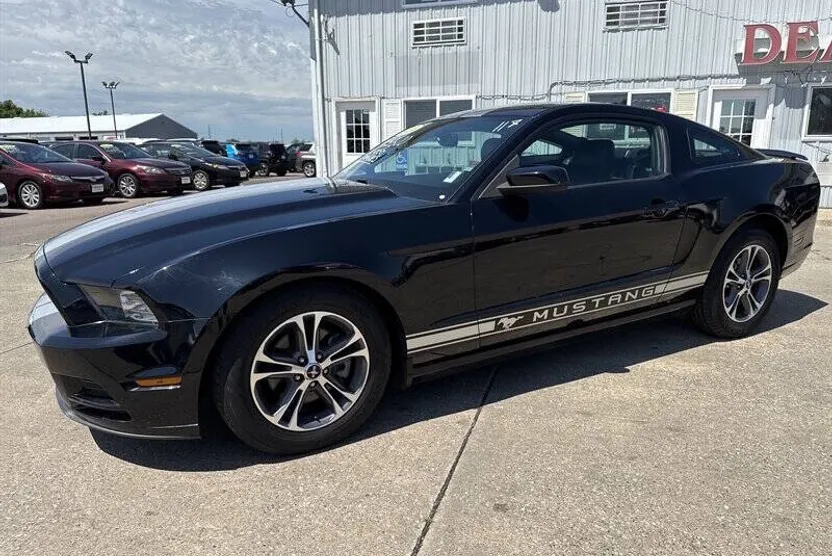 2014 Ford Mustang V6 photo 1