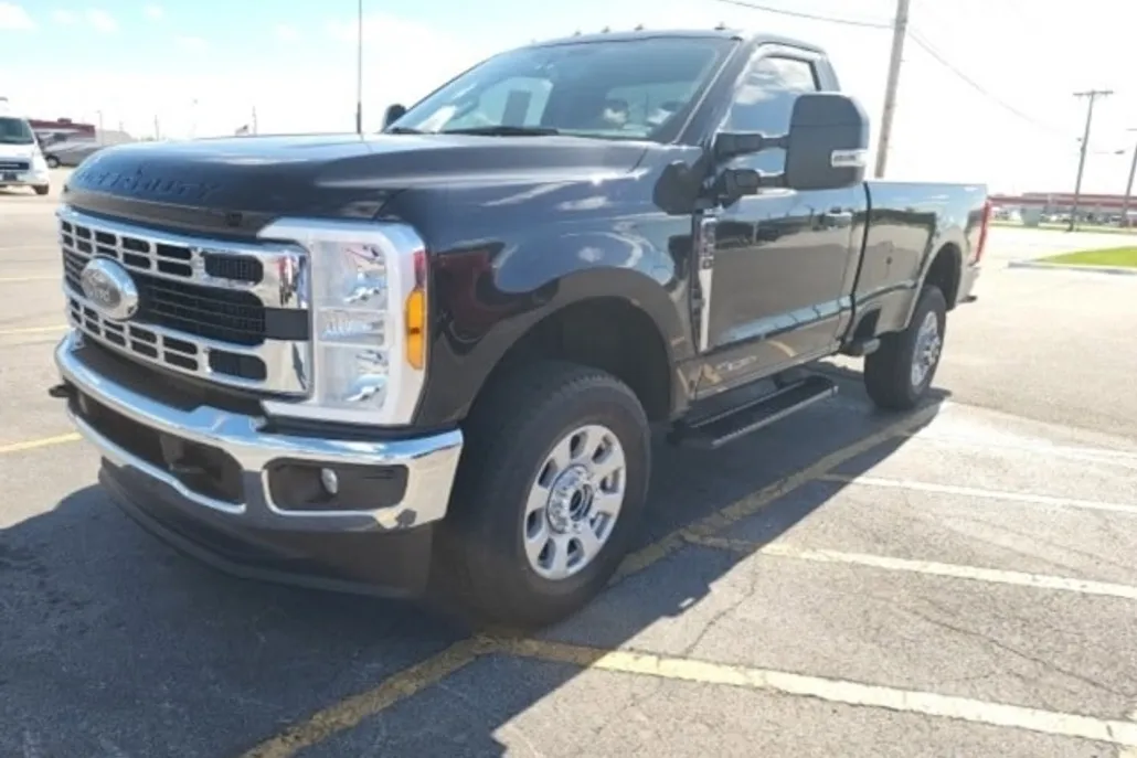 2023 Ford F-350 photo 1