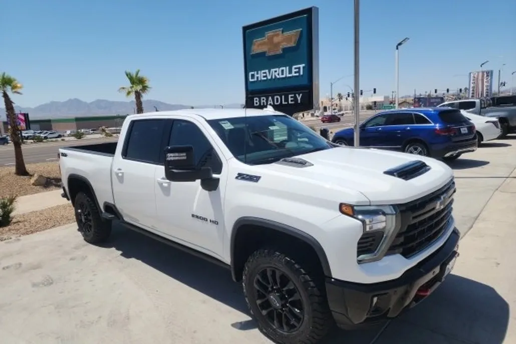 2025 Chevrolet Silverado 2500HD LTZ photo 1
