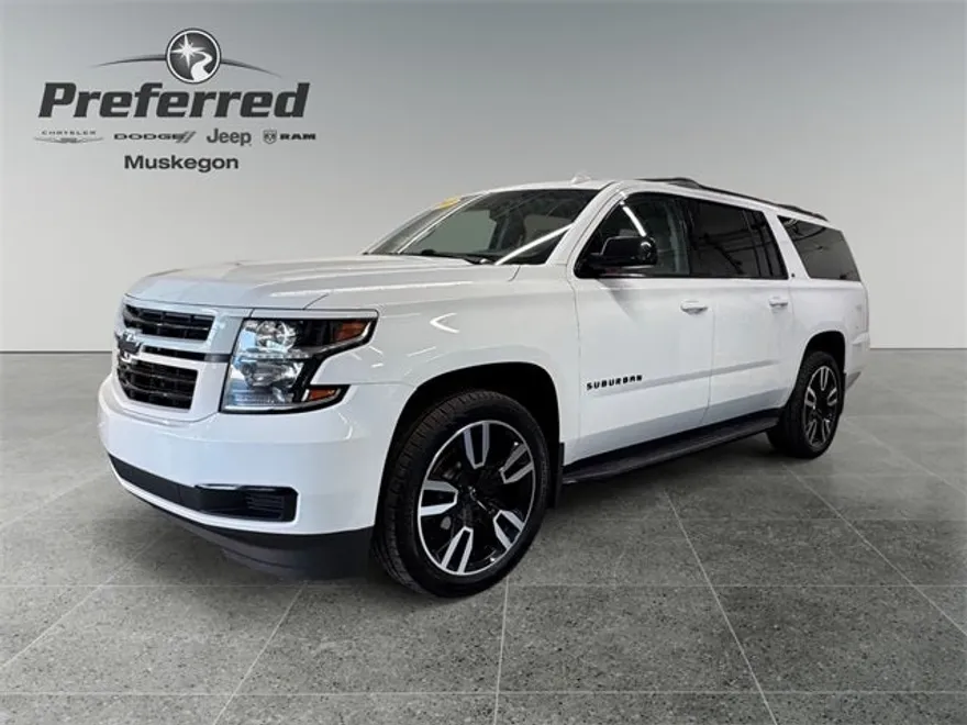 2018 Chevrolet Suburban LT photo 1