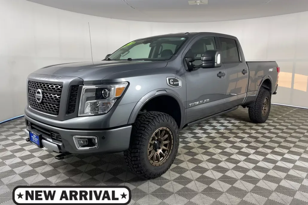 2018 Nissan Titan PRO-4X photo 1