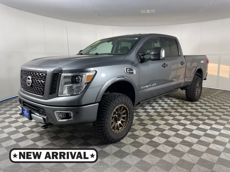 2018 Nissan Titan PRO-4X photo 1