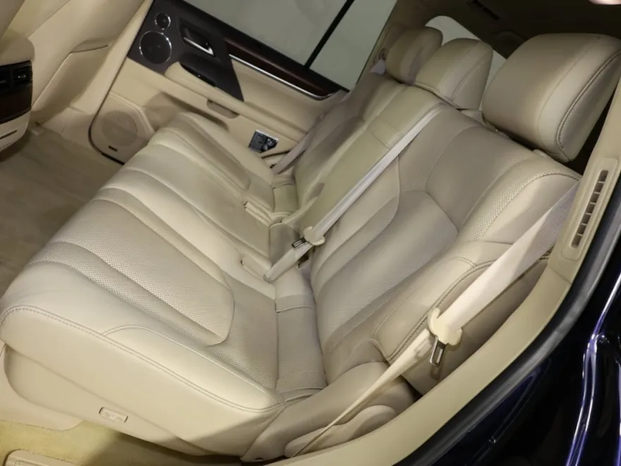 2017 Lexus LX 570 photo 10