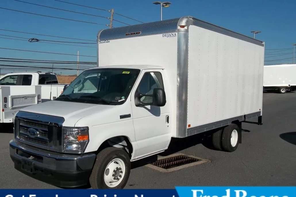 2025 Ford E-450 Cutaway photo 1