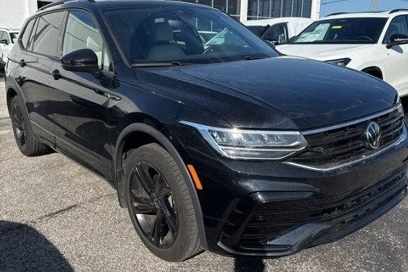 2024 Volkswagen Tiguan SE R-Line Black photo 1