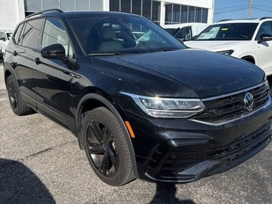 2024 Volkswagen Tiguan SE R-Line Black photo 1