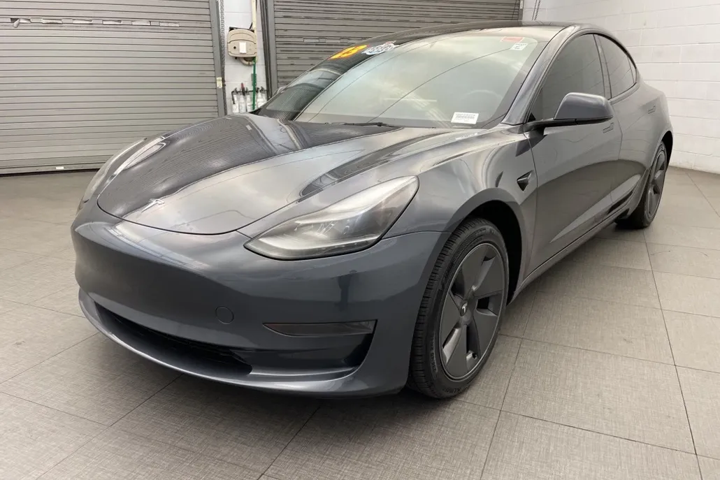 2023 Tesla Model 3 photo 1