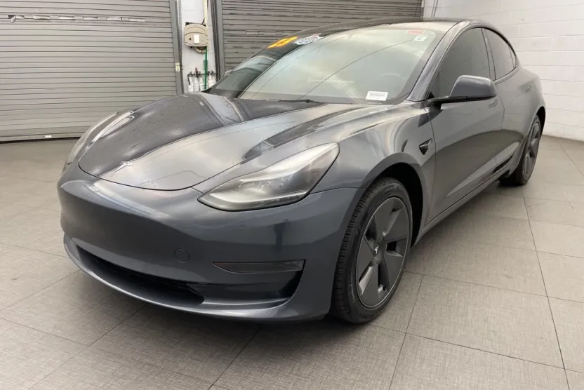 2023 Tesla Model 3 photo 1