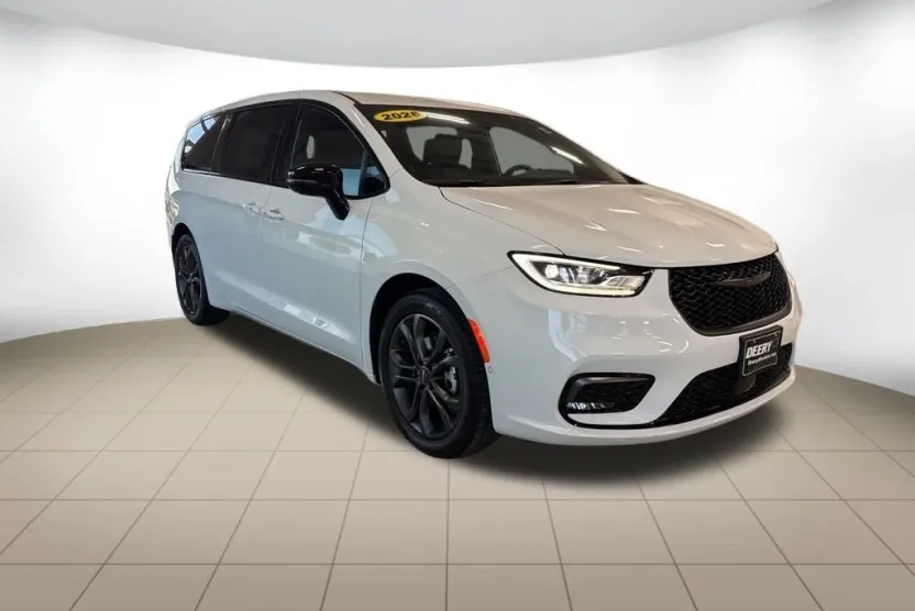 2026 Chrysler Pacifica photo 1