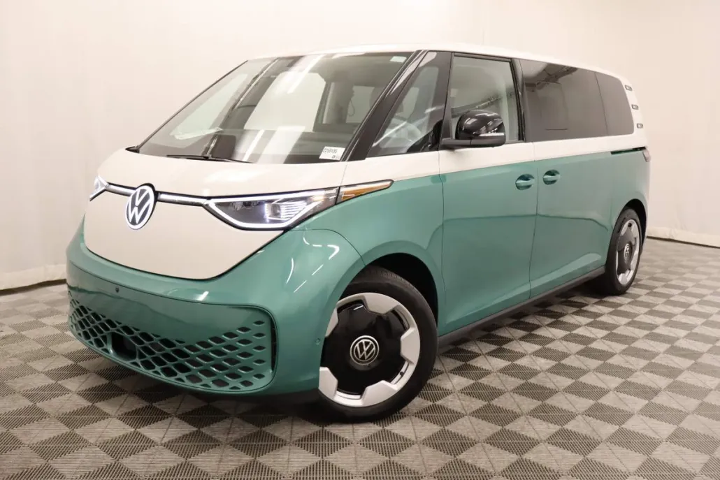 2025 Volkswagen ID. Buzz Pro Plus photo 1