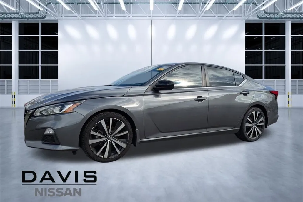 2022 Nissan Altima 2.5 SR photo 1