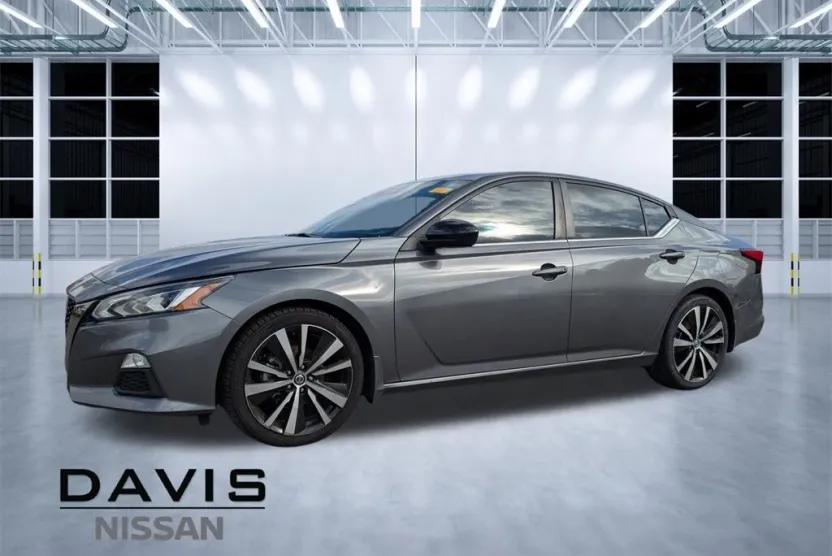 2022 Nissan Altima 2.5 SR photo 1