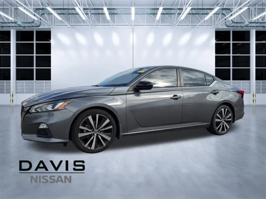 2022 Nissan Altima 2.5 SR photo 1