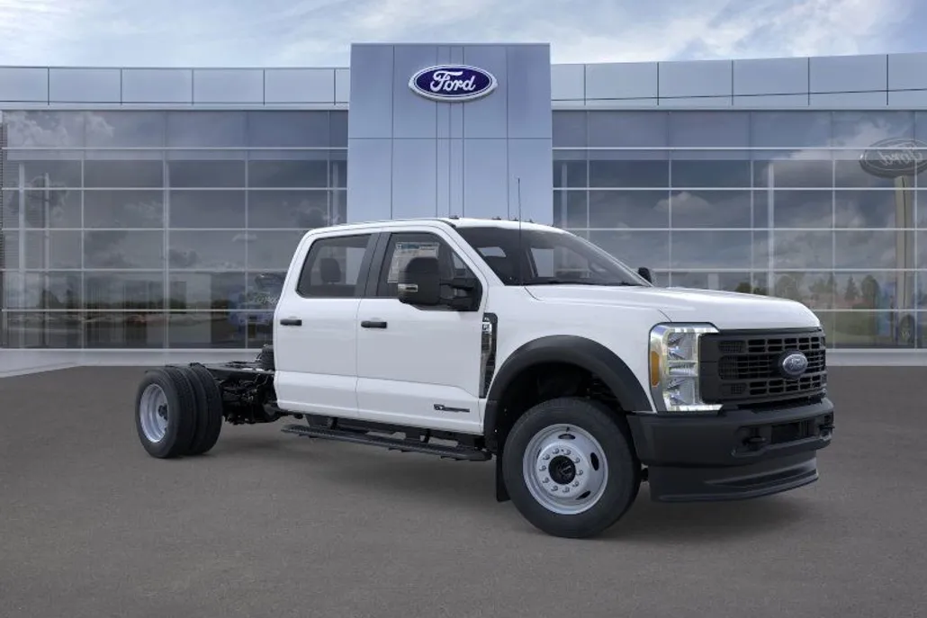 2025 Ford F-550 photo 1