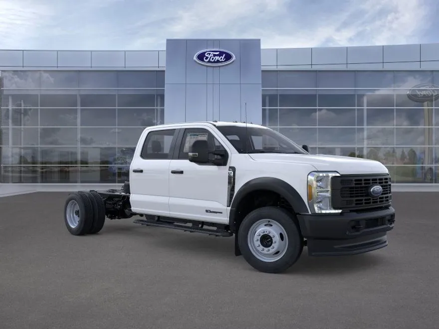 2025 Ford F-550 photo 1