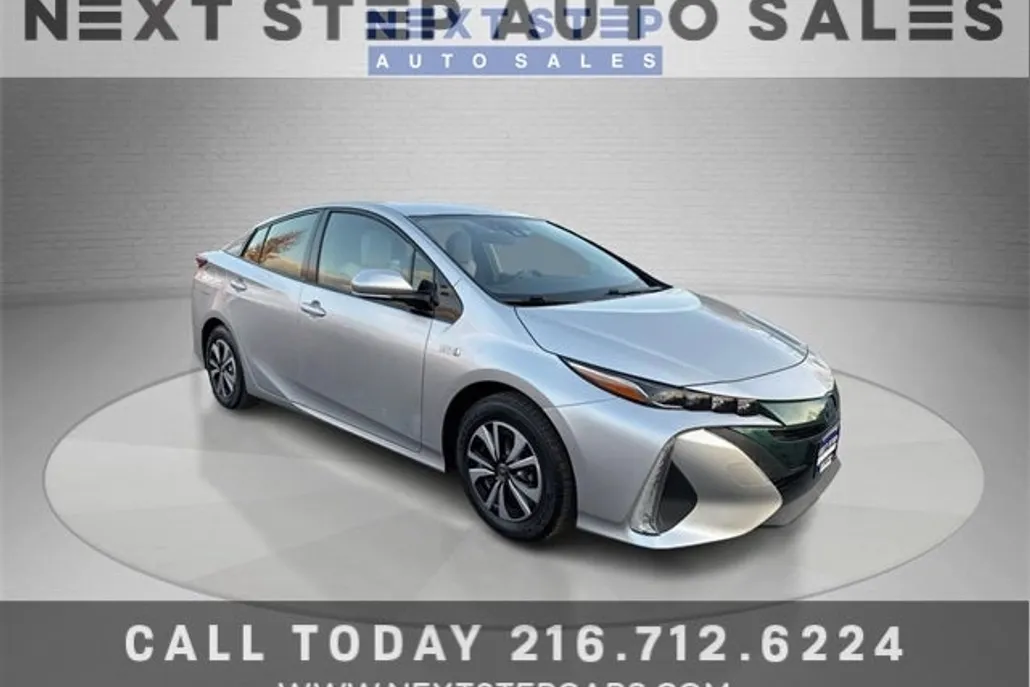 2017 Toyota Prius Prime Plus photo 1