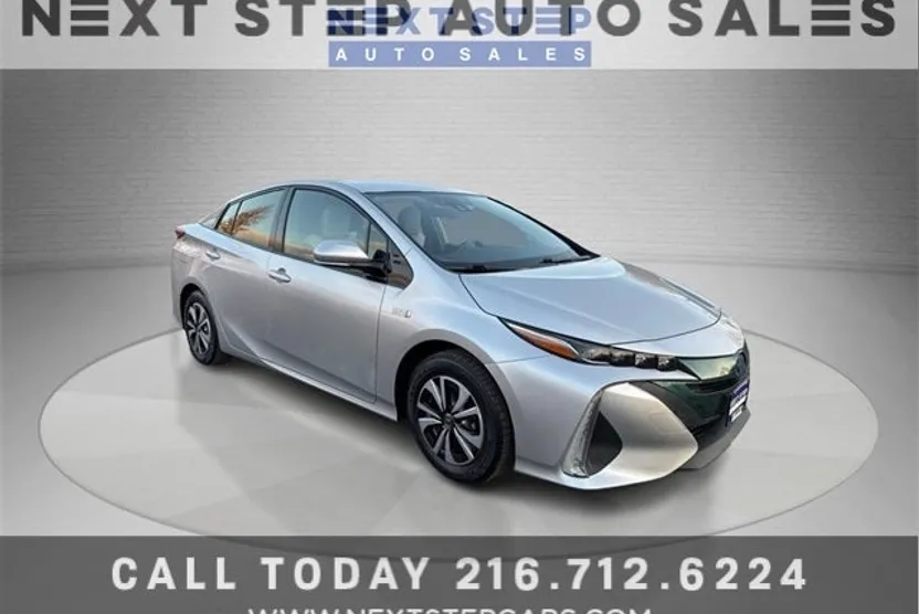 2017 Toyota Prius Prime Plus photo 1