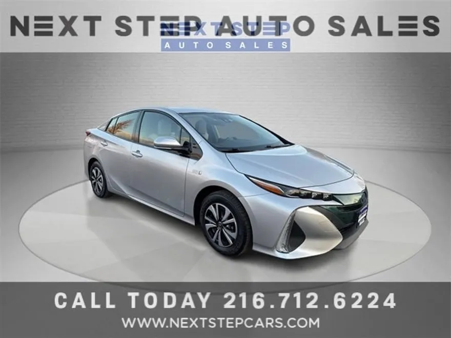 2017 Toyota Prius Prime Plus photo 1